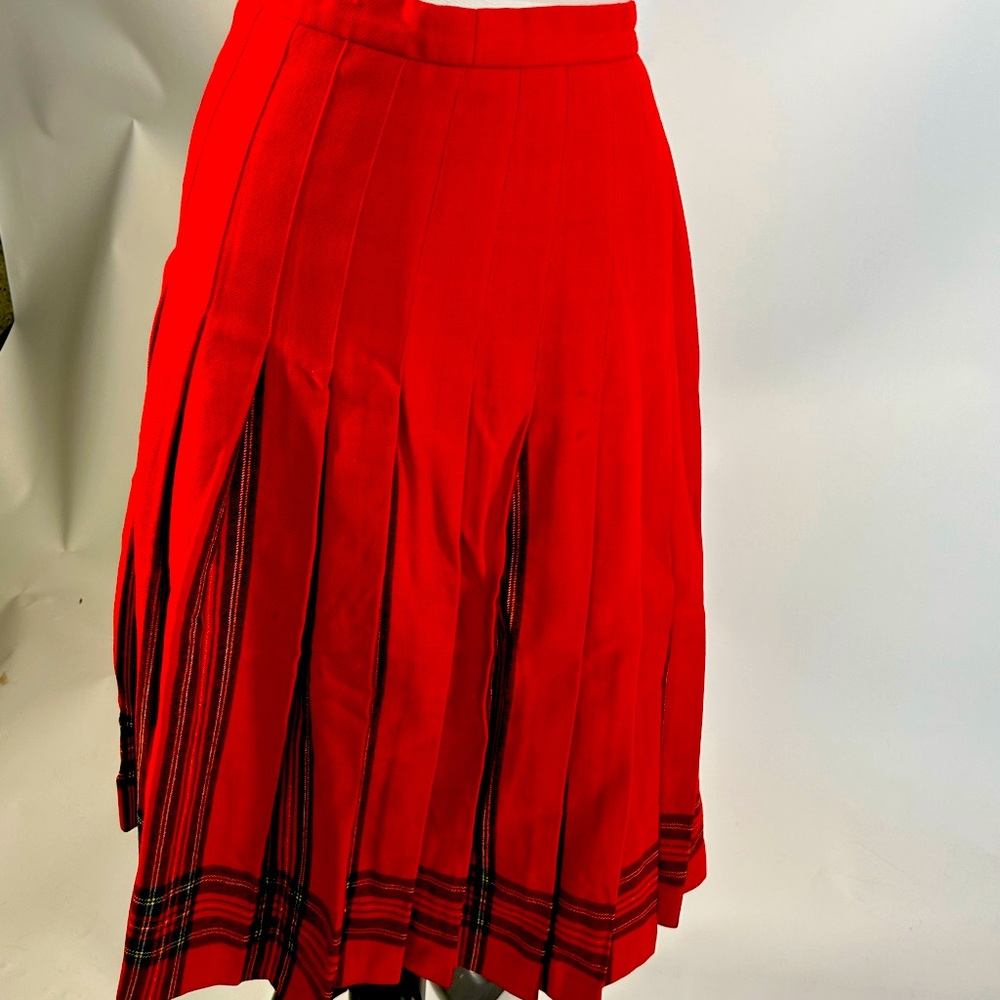 Elegant Red Pleated Skirt Kinloch Anderson Scotland 100% Wool